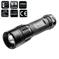 LED Taschenlampe 15W mit Zoomfunktion 560 Lumen IP44 Highpower Aluminium SOS 