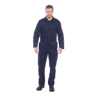 arbeitsoverall in blau von portwest ansicht getragen an einem model